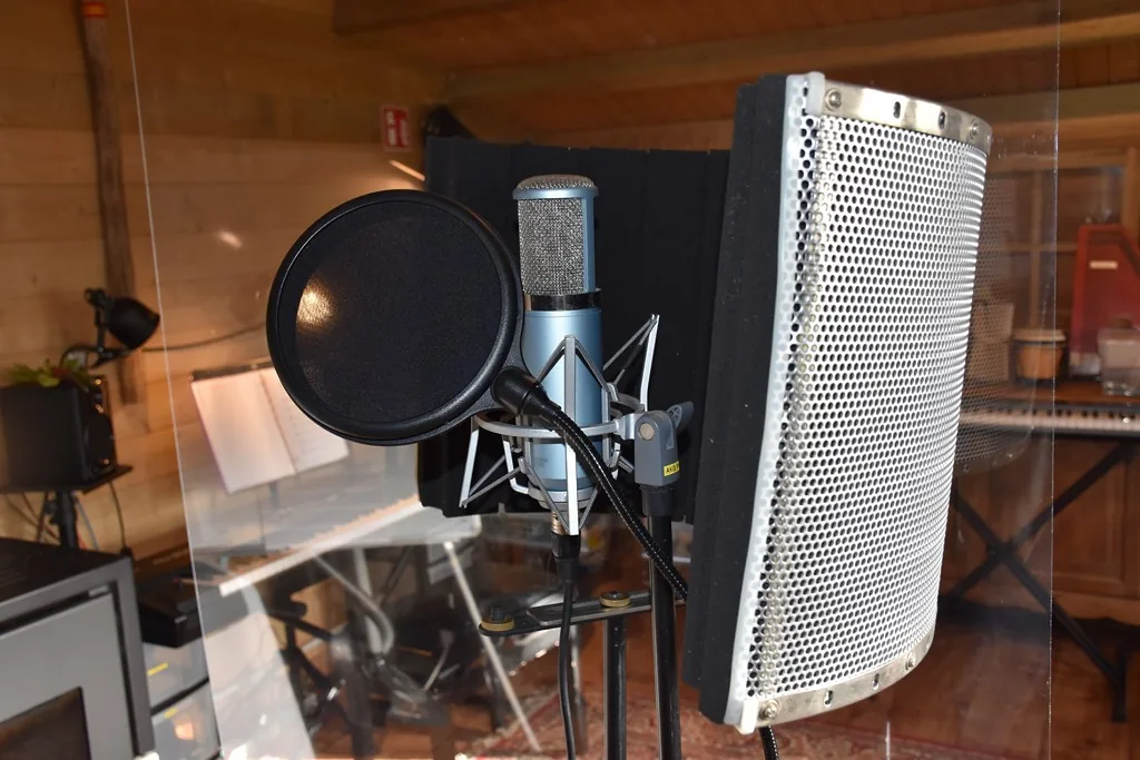 Microphone dans le studio de Yeshoua Production